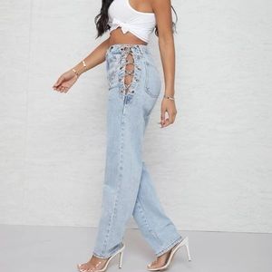 light wash chain waist boyfriend jeans